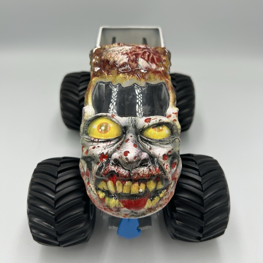 Hot Wheels Monster Jam Zombie Die-Cast Truck Vehicle 1:24 Scale Mattel 2016